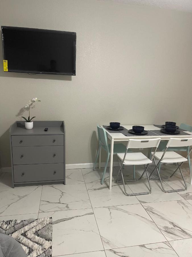 Adorable Suite In Tampa. Εξωτερικό φωτογραφία