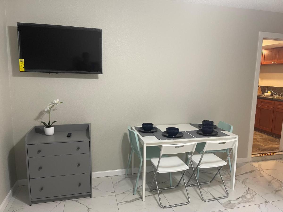 Adorable Suite In Tampa. Εξωτερικό φωτογραφία